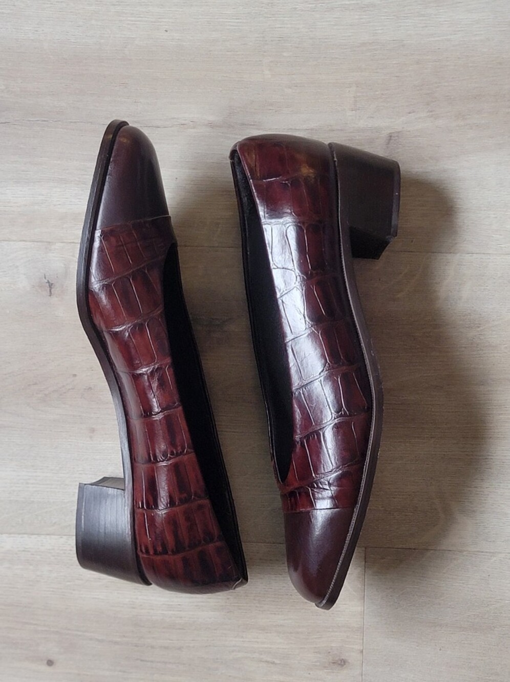 Vintage Amalfi by Rangoni Oxblood Croc Embossed Leather Pumps Size 8 ½ B